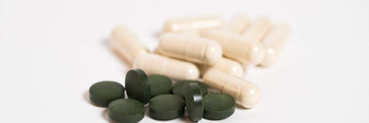 Bele in zelene tablete