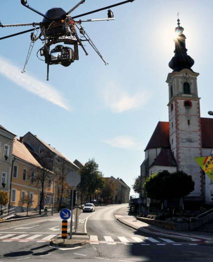 Skeniranje stavb s posebnim dronom, ki omogoča pridobitev natačne slike