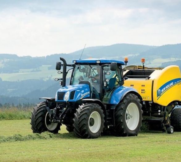 Tečaj za varno delo s traktorjem in traktorskimi priključki.