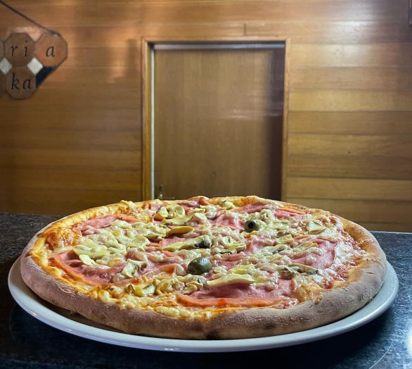 Pizzerija Kamnik: Pica klasika iz krušne peči