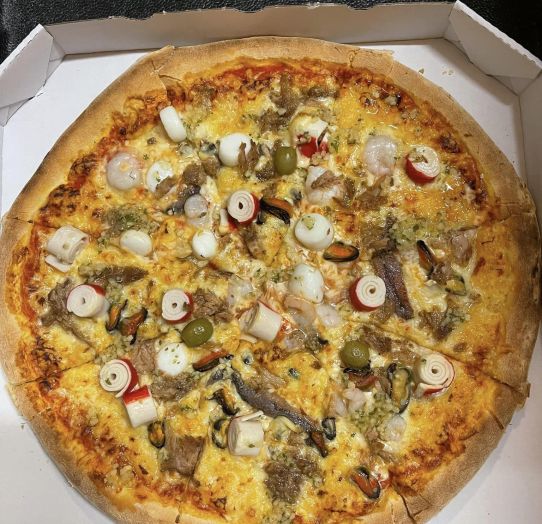 pizzeria Kamnik: morska pica iz krušne peči