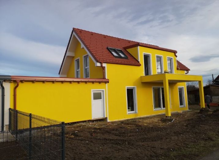 rumena hiša