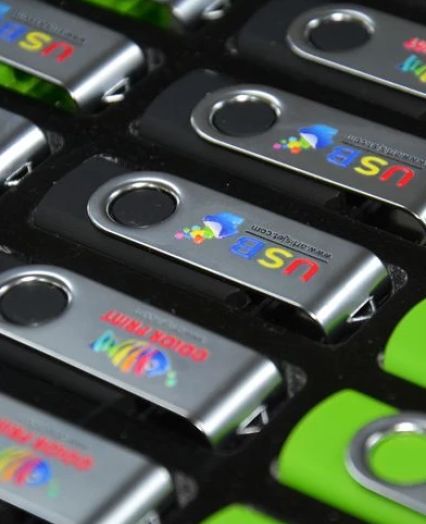 UV tisk na USB ključke