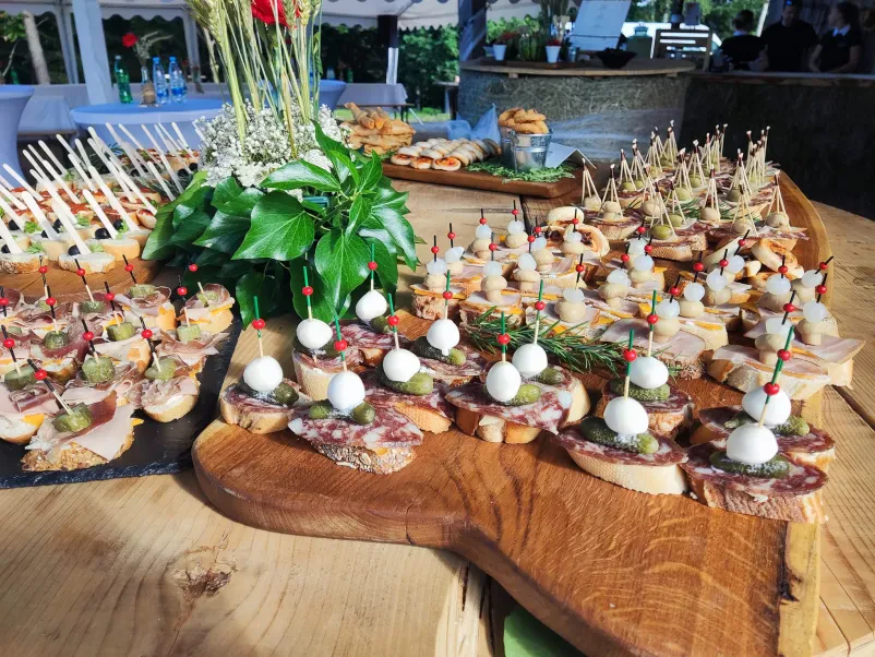 Žar, sladice in azijska hrana za dogodke, catering po naročilu Ljubljana, Osrednja Slovenija