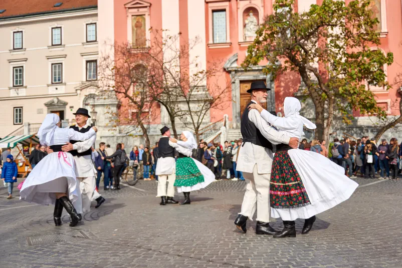 Folklora Ljubljana za začetnike in izkušene plesalce Ljubljana
