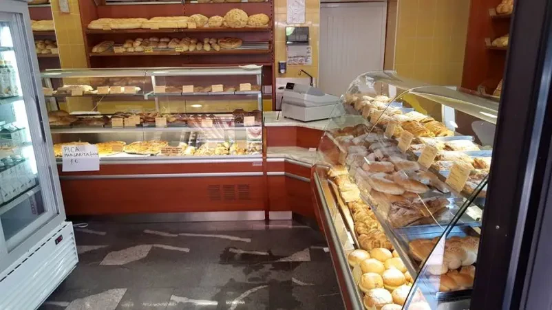 Svež kruh in slaščice v dobri pekarni Nova Gorica