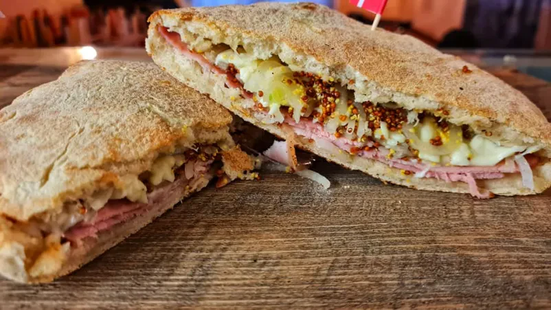 Domače pice in bruskete v Pizzerii FRNAŽAR, dobra picerija Miren, Kras