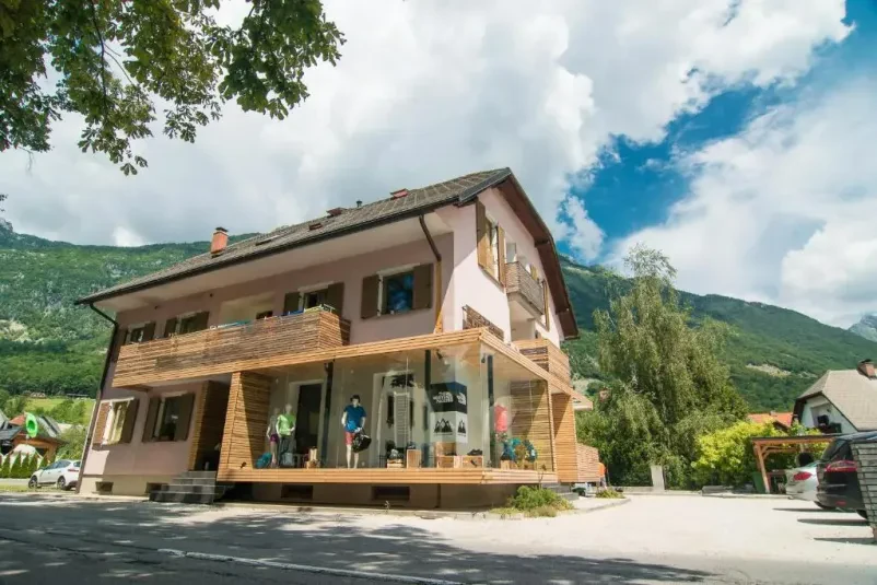Namestitev z zasebnim parkiriščem in razgledom v naravo