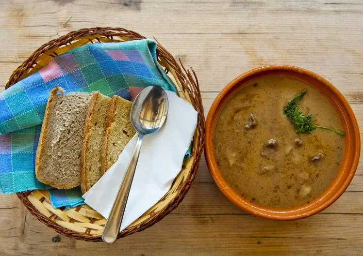 Vabljeni v Brunarico pri Ingotu, na okusne domače jedi na žlico