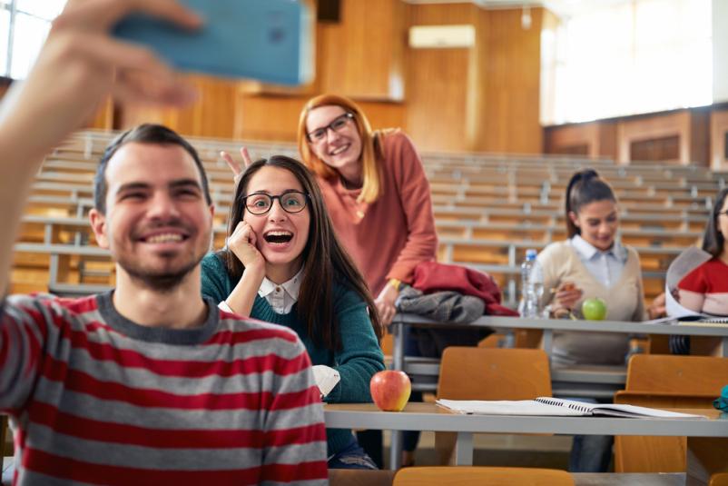 Montaža dvoranskih stolov Slovenija