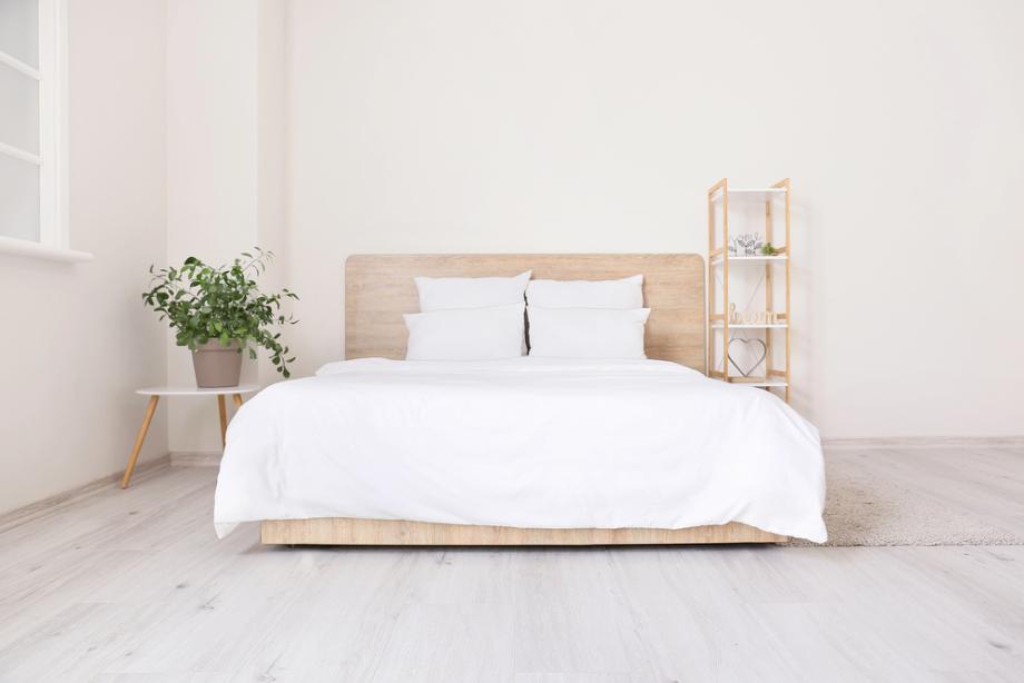 Minimalistična spalnica