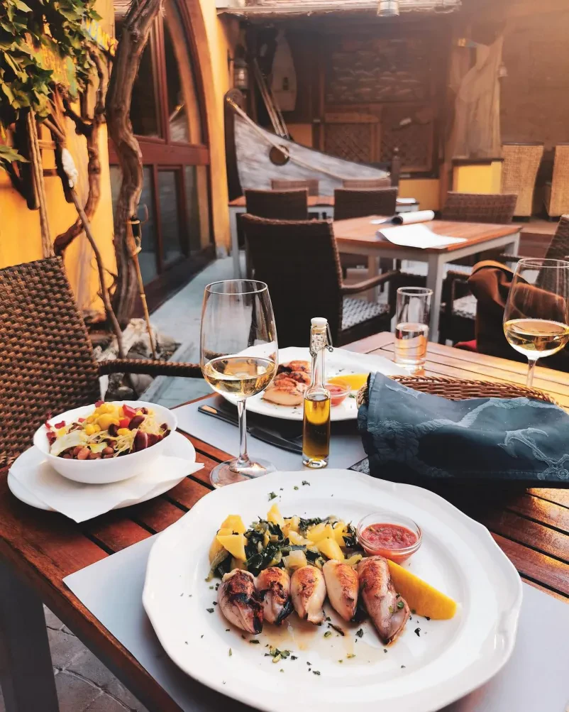 Sveže ribe, lignji, školjke in morske specialitete