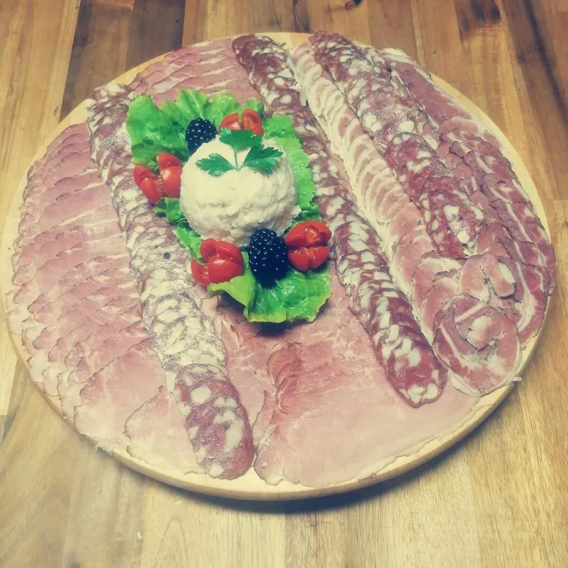 Prleške dobrote in vino na kmetiji Šenveter