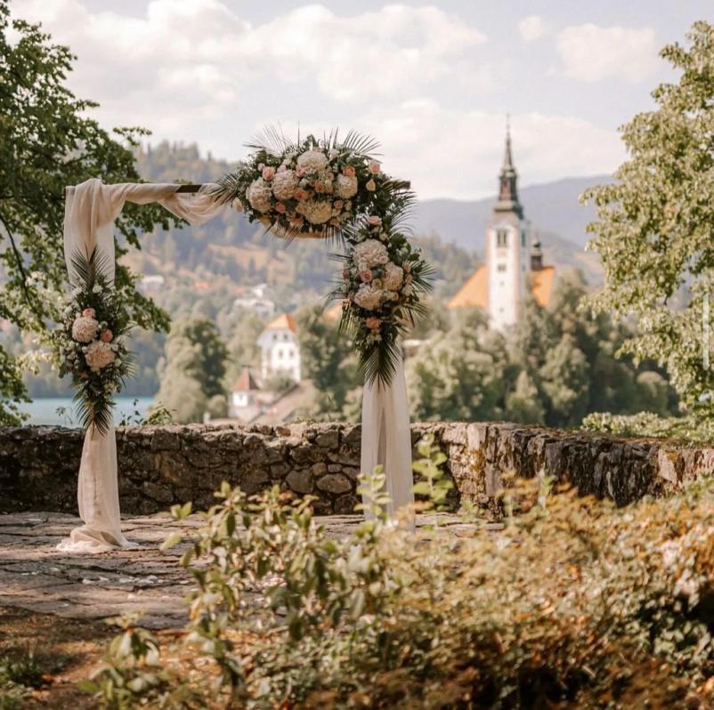 Poročno cvetje in cvetlična dekoracija Slovenija