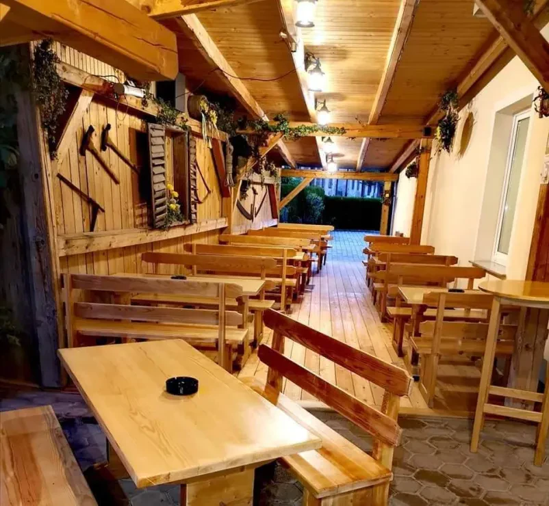 Tradicionalna hrana in pizze iz krušne peči v piceriji Ljubno ob Savinji