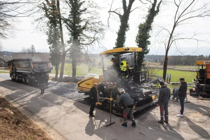 Pridruži se ekipi podjetja za asfaltiranje – na Dolenjskem zaposlujemo