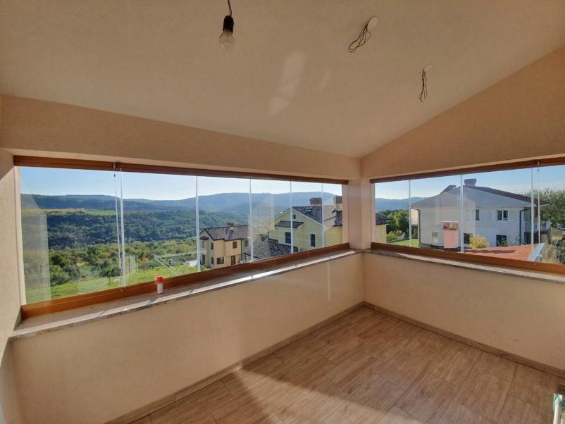 Ugodna zasteklitev terase Primorska