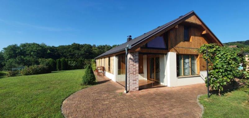 Zasteklitve terase Savinjska, okolica