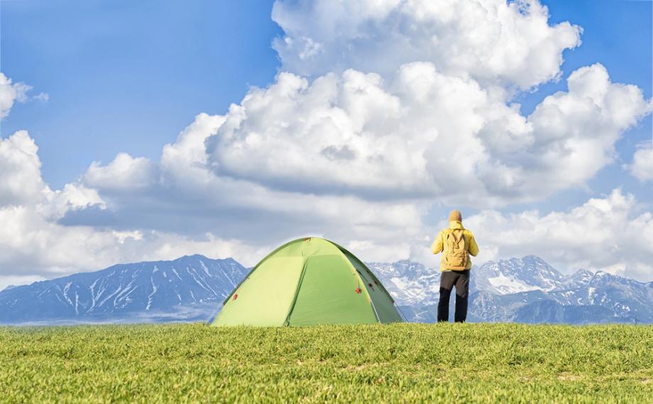 Zakaj je kampiranje v Sloveniji idealna izbira za aktivne popotnike?