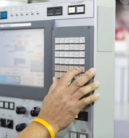 Servis CNC strojev - znanje in strokovnost