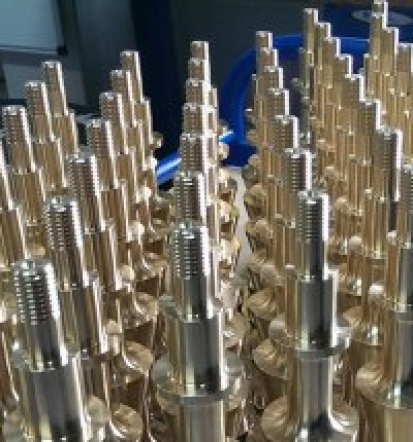 CNC obdelava kovin, elektro montaža, programiranje robotov