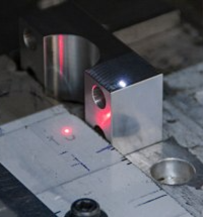 CNC obdelava kovin, elektro montaža, programiranje robotov