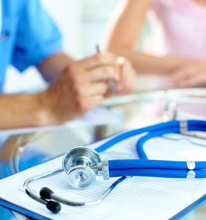 medicinska sestra, psihični podpornik, spremljanje starejših družin, asistent pri specialističnih pregledih