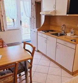 Apartmaji, kozmetika, domači izdelki