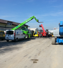 Najem dvižne košare in električnih viličarjev