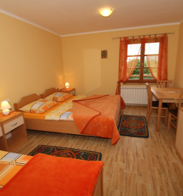 Apartmaji, kamp, meditacija