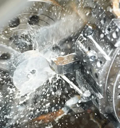 Prodaja in dober servis CNC obdelovalnih strojev