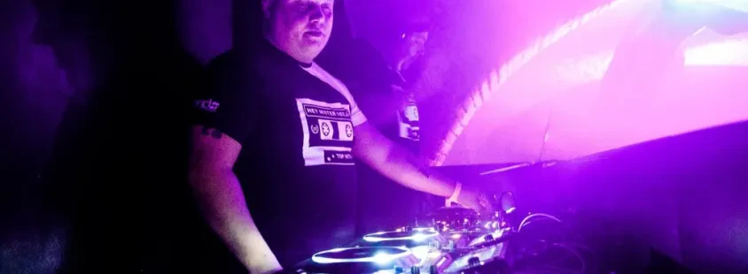 Ugoden DJ za dogodke, Društvo Vinilka