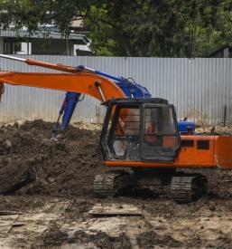 Ugodni kiper prevozi razsutega tovora in gradbeni izkopi