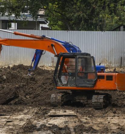 Ugodni kiper prevozi razsutega tovora in gradbeni izkopi