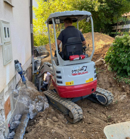 Strojne usluge, storitve v gradbeništvu, izkopi, komunalne ureditve, urejanje okolice