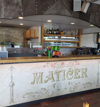 Picerija, gostilna, pice iz krušne peči, jedi po naročilu