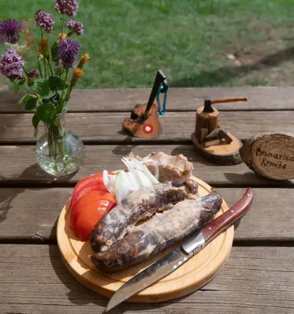 Domači suhomesnati izdelki, ekološka kmetija, brunarica