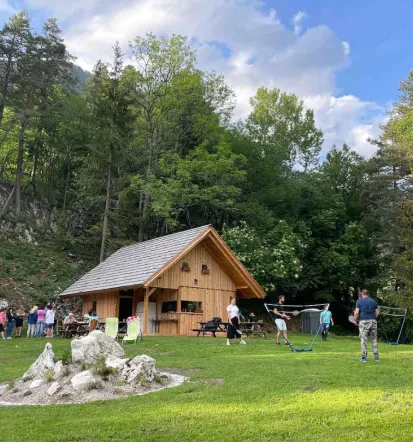 Domači suhomesnati izdelki, ekološka kmetija, brunarica