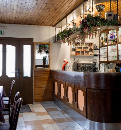 V naši gostilni imamo na voljo prostor za zaključene skupine za do 30 oseb