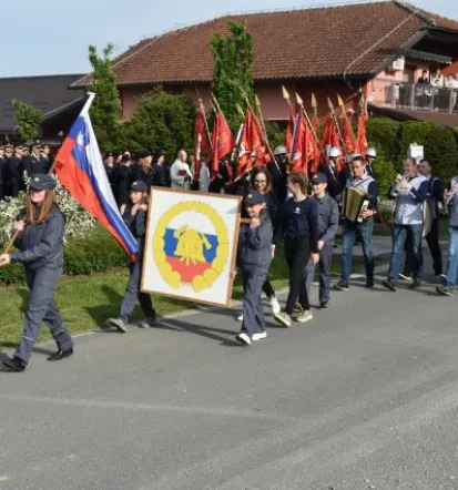 Gasilska Zveza Turnišče, nudimo zaščito in reševanjem pri prometnih nesrečah