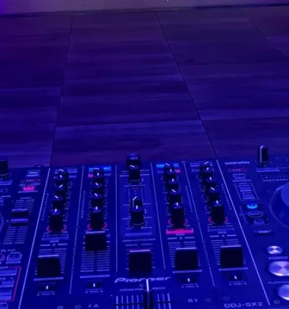 DJ