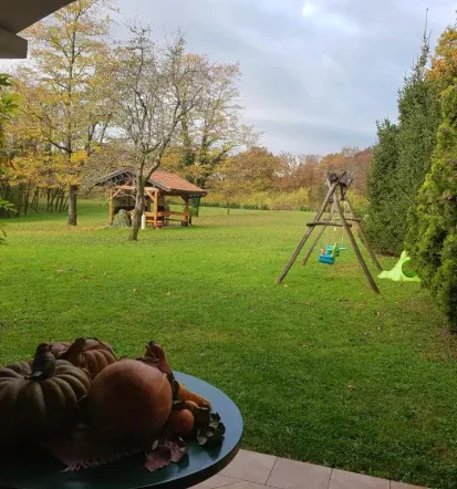 Nahajamo se le nekaj kilometrov od središča Nove Gorice