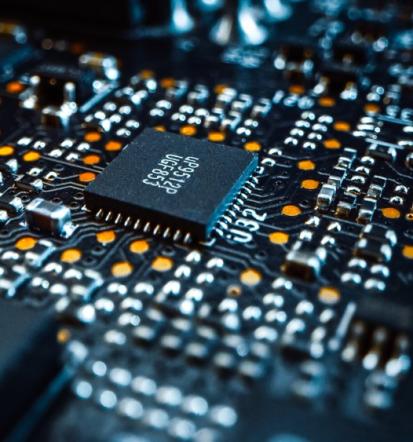 Montaža industrijske elektronike v Sloveniji zahteva visoko mero natančnosti in strokovnosti