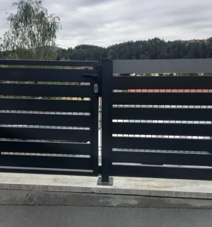 Ograjna in dvoriščna vrata