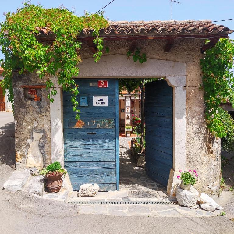 Apartma za 5 oseb Dutovlje