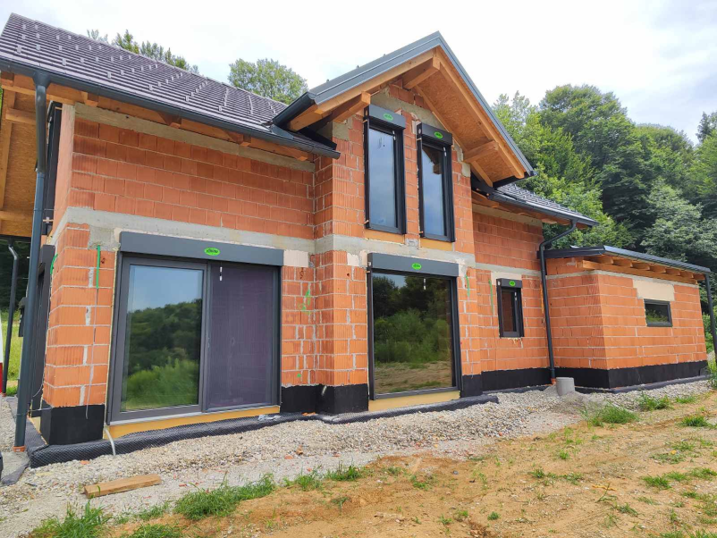 Prodaja stavbnega pohištva, vrata, okna, senčila