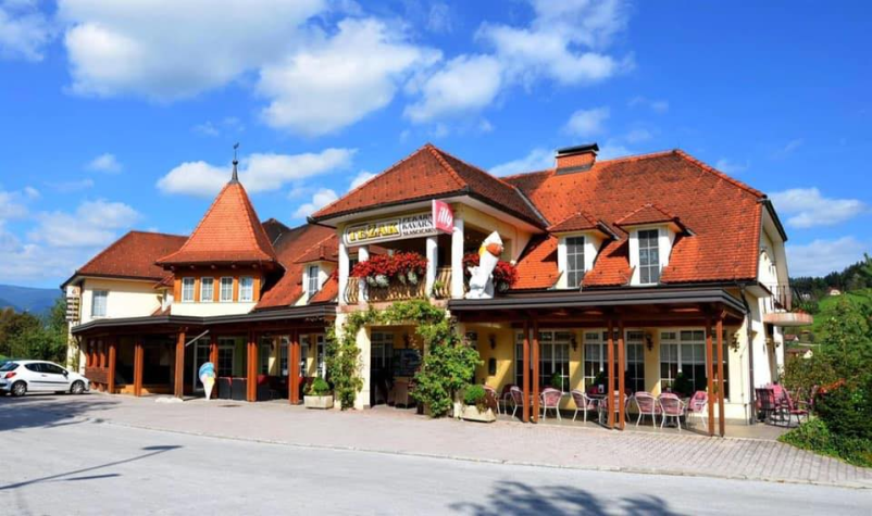 Kavarna s sladicami Savinjska