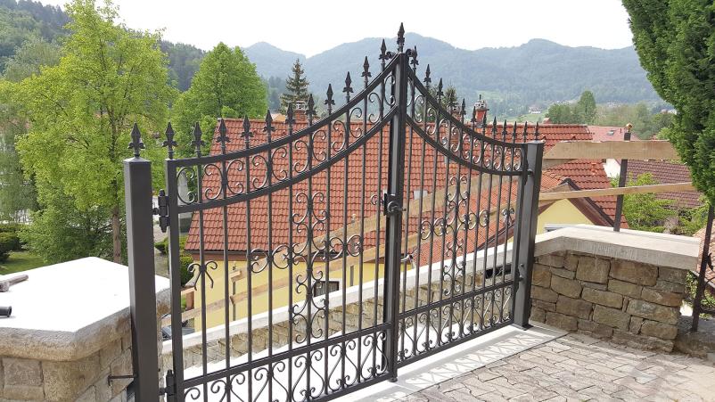 Glinene kovane luči in kovana vrata Savinjska