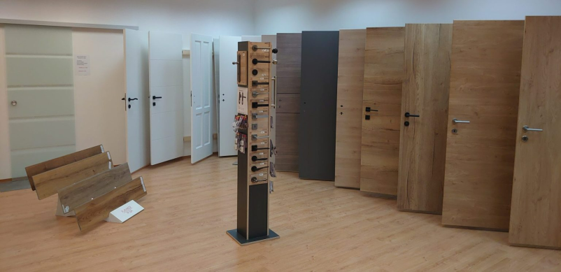 Salon vrat in talnih oblog Savinjska, Slovenija