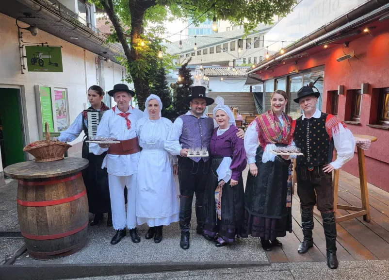 Tečaji folklore Ljubljana – kulturna tradicija, ki povezuje